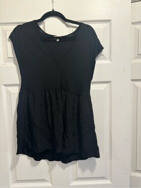 Aritzia Wilfred V-Neck Babydoll Top in Size XS in Black